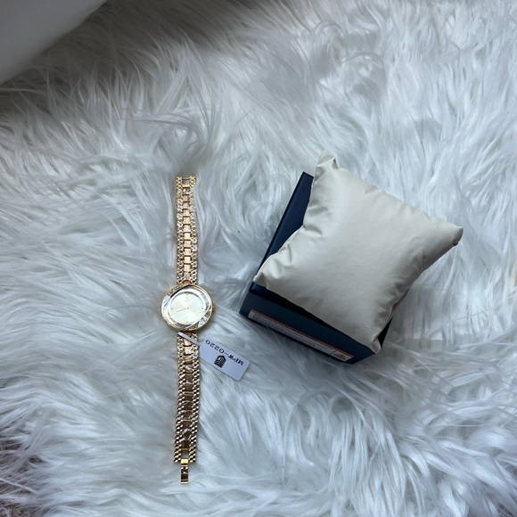 NWT Montres Prestige x Invicta women's watch, model number MPW-0220 retails $199 - Picture 7 of 9